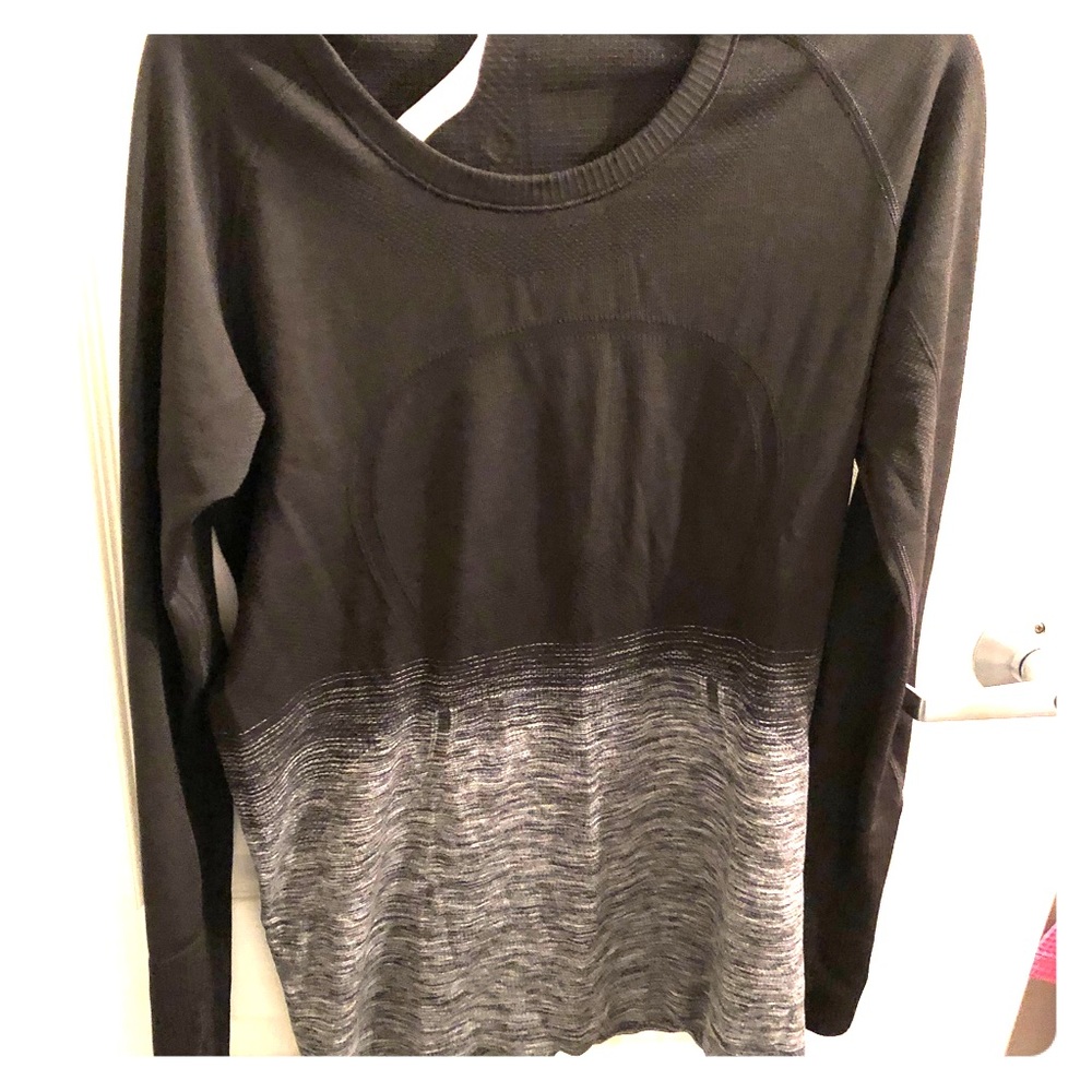 Lululemon workout top
